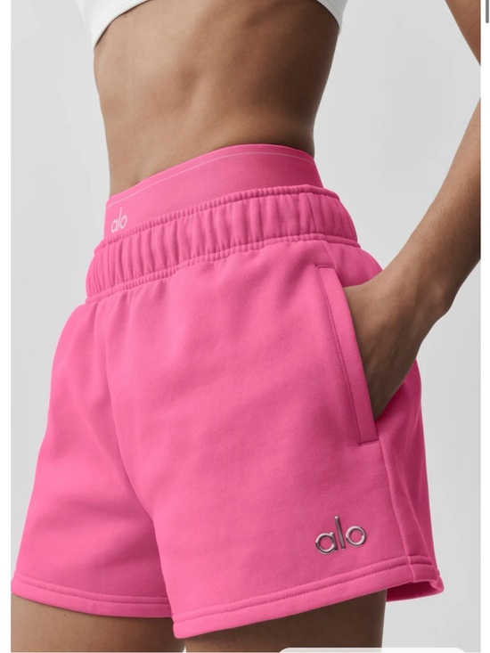 ALO Yoga Pants - LIMITED COLOR ALO Yoga accolade short paradise pink